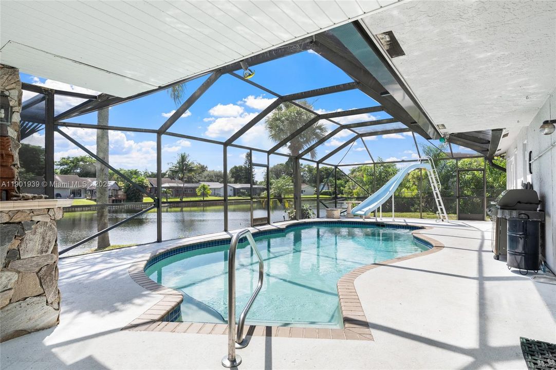 待售: $699,000 (4 贝兹, 2 浴室, 1565 平方英尺)