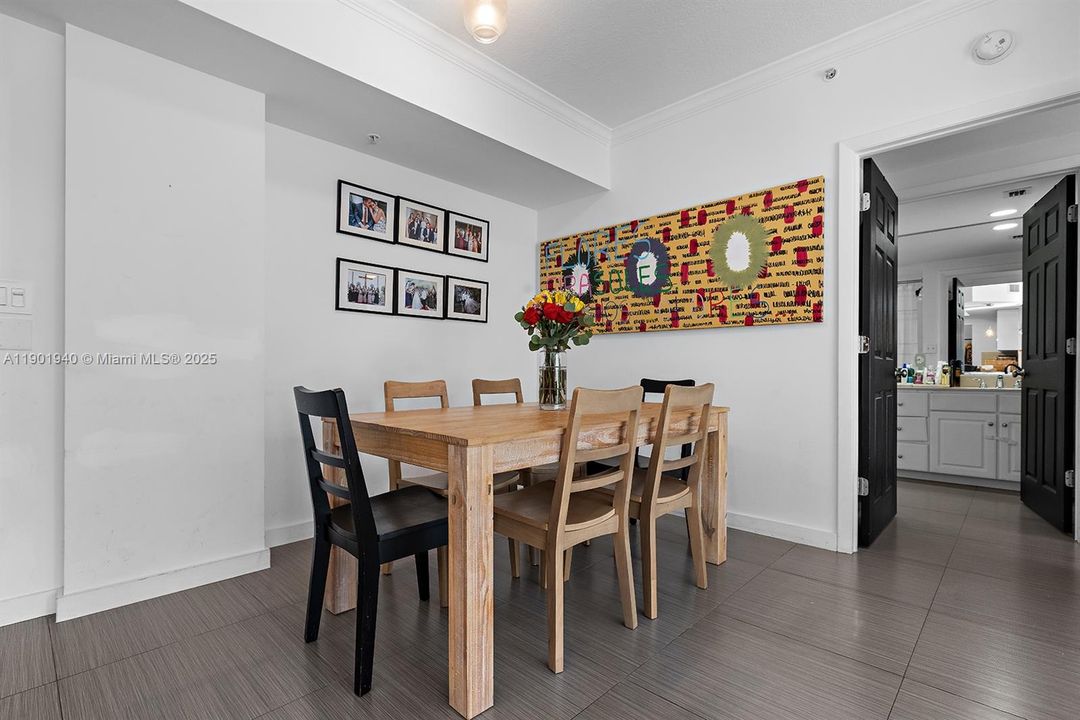 Active With Contract: $3,200 (2 beds, 1 baths, 977 Square Feet)