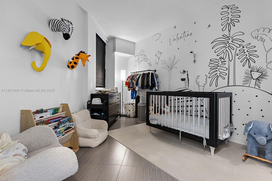 Active With Contract: $3,200 (2 beds, 1 baths, 977 Square Feet)