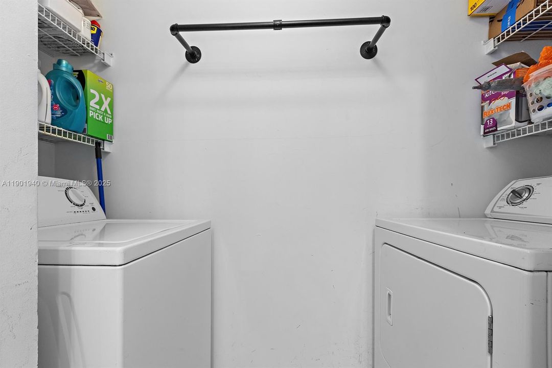 Active With Contract: $3,200 (2 beds, 1 baths, 977 Square Feet)