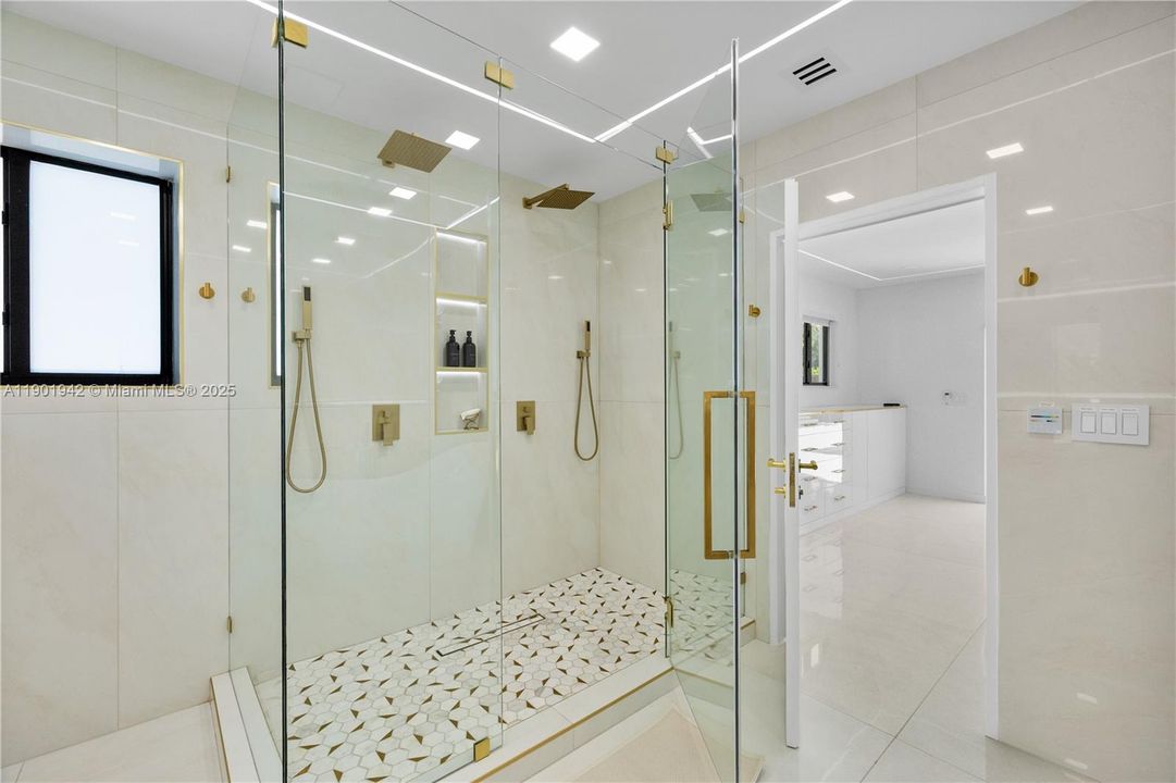 На продажу: $2,700,000 (4 спален, 2 ванн, 2676 Квадратных фут)