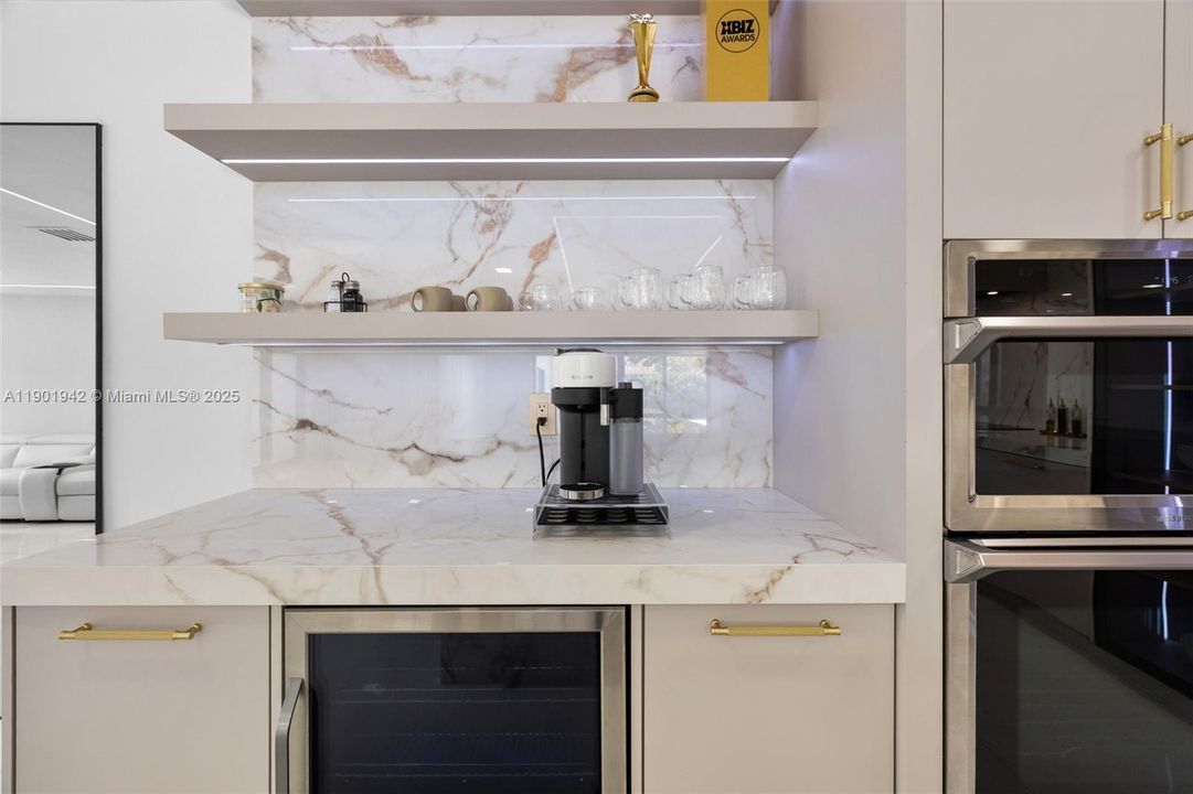 На продажу: $2,700,000 (4 спален, 2 ванн, 2676 Квадратных фут)