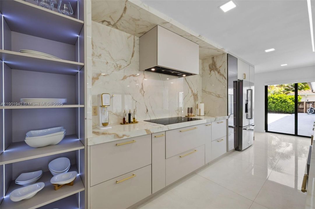 На продажу: $2,700,000 (4 спален, 2 ванн, 2676 Квадратных фут)