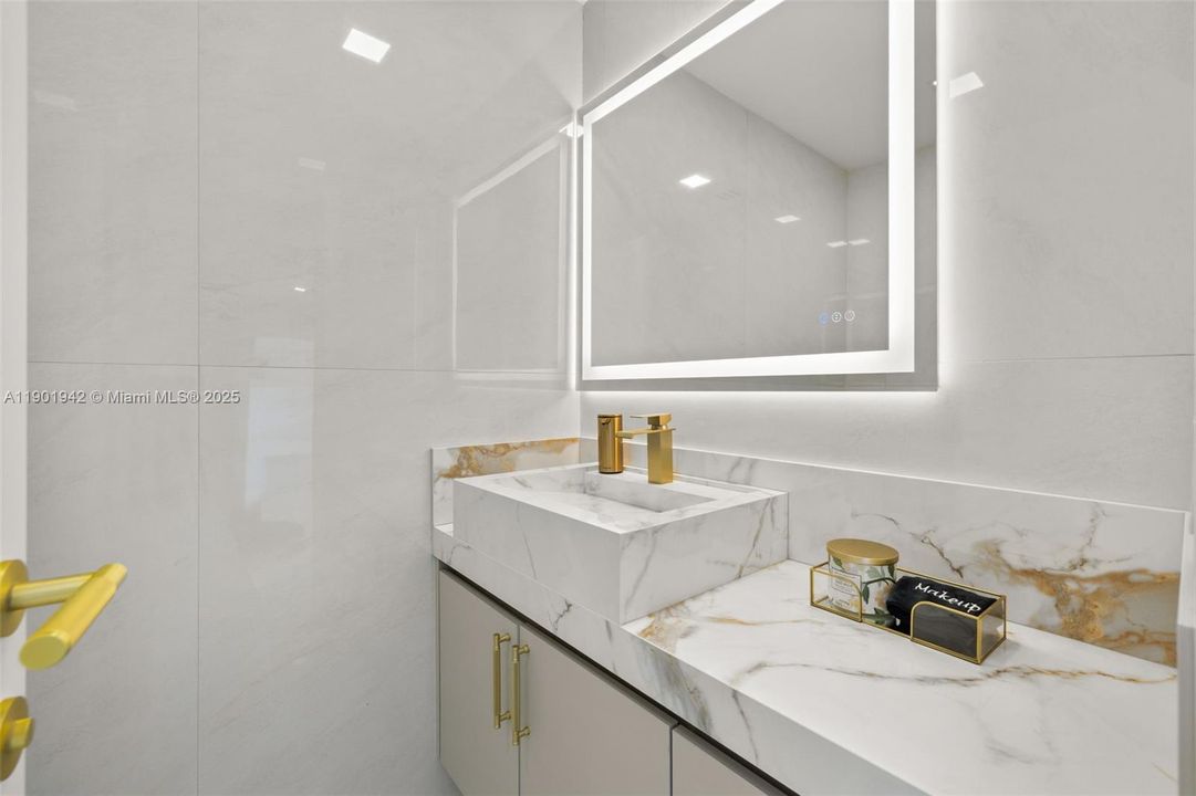 На продажу: $2,700,000 (4 спален, 2 ванн, 2676 Квадратных фут)