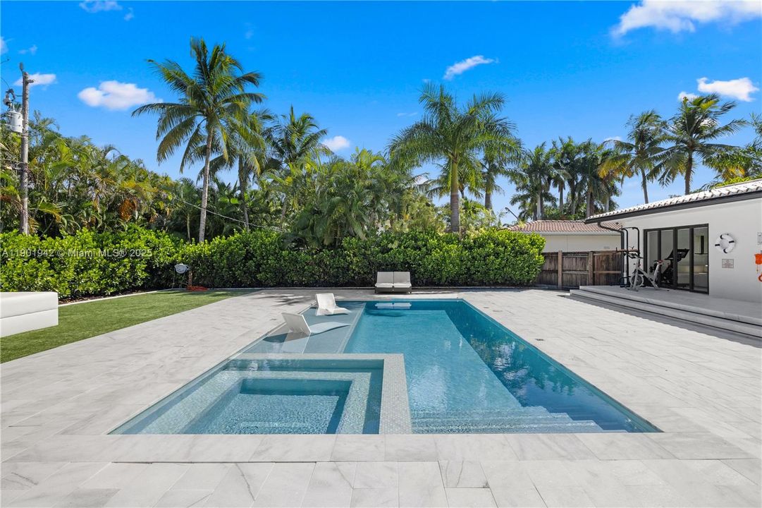 На продажу: $2,700,000 (4 спален, 2 ванн, 2676 Квадратных фут)