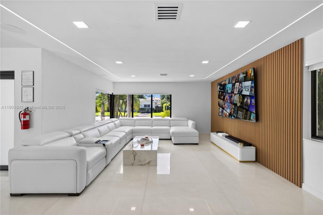 На продажу: $2,700,000 (4 спален, 2 ванн, 2676 Квадратных фут)