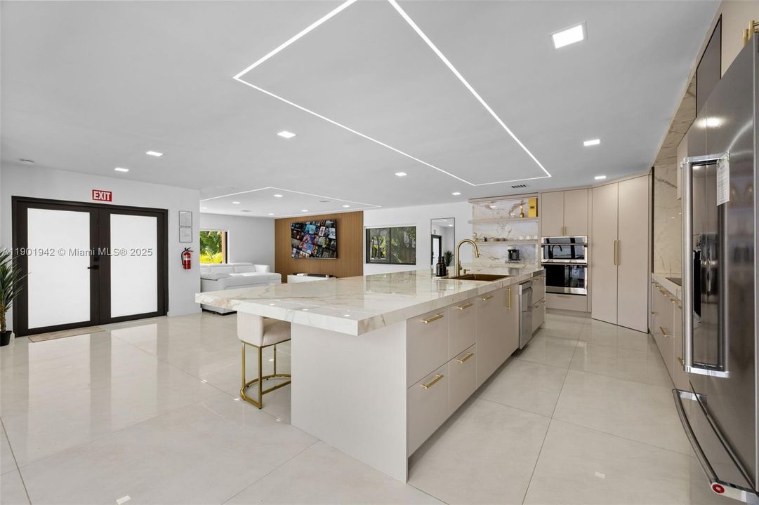 На продажу: $2,700,000 (4 спален, 2 ванн, 2676 Квадратных фут)