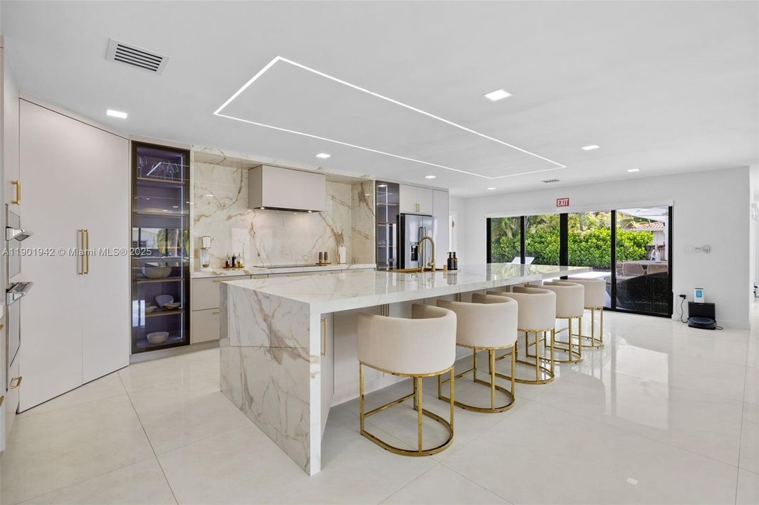 На продажу: $2,700,000 (4 спален, 2 ванн, 2676 Квадратных фут)