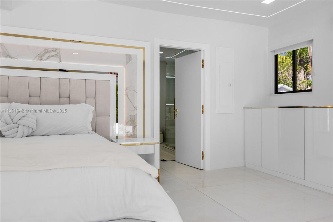 На продажу: $2,700,000 (4 спален, 2 ванн, 2676 Квадратных фут)