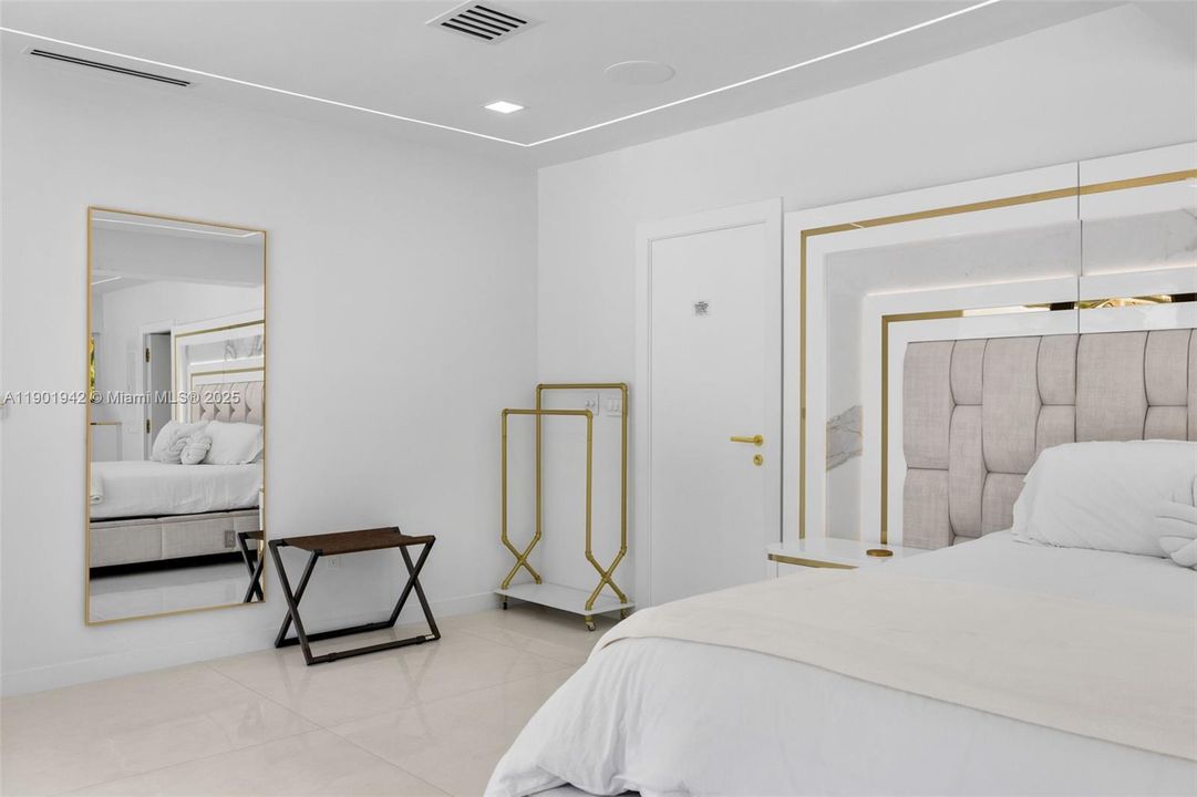 На продажу: $2,700,000 (4 спален, 2 ванн, 2676 Квадратных фут)