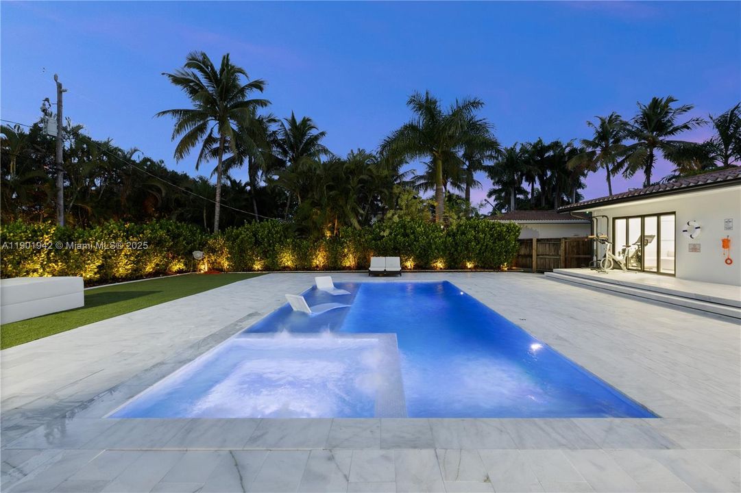 На продажу: $2,700,000 (4 спален, 2 ванн, 2676 Квадратных фут)