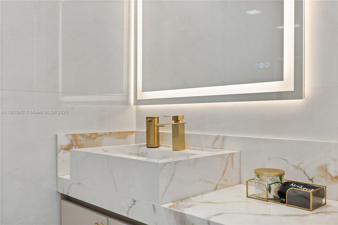 На продажу: $2,700,000 (4 спален, 2 ванн, 2676 Квадратных фут)