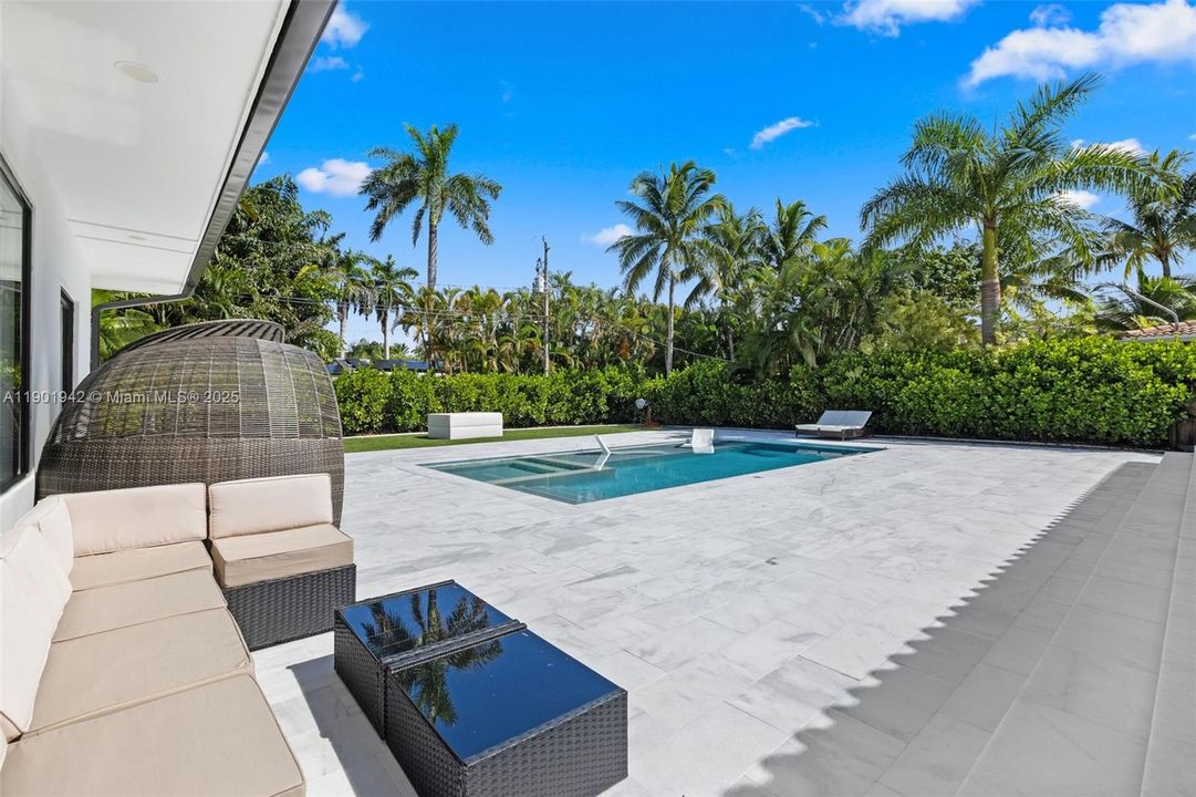 На продажу: $2,700,000 (4 спален, 2 ванн, 2676 Квадратных фут)