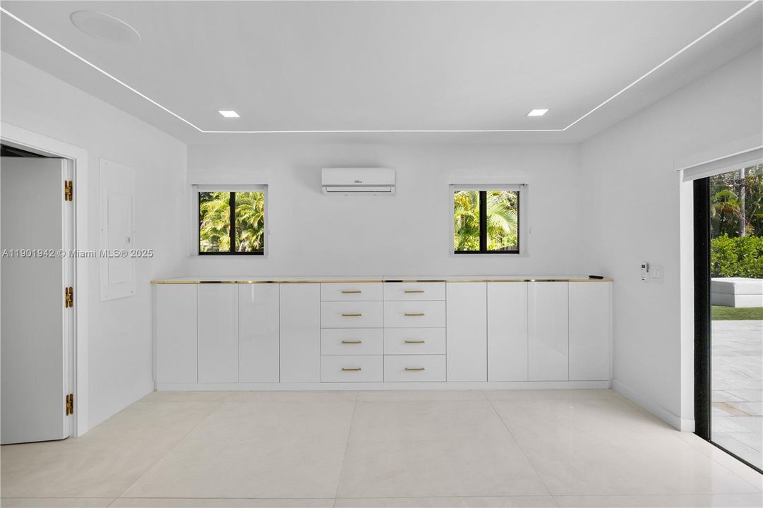 На продажу: $2,700,000 (4 спален, 2 ванн, 2676 Квадратных фут)