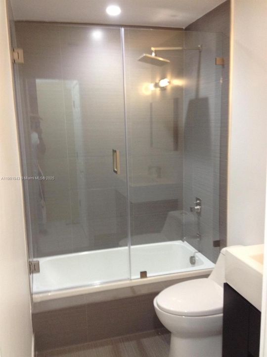 Active With Contract: $3,100 (3 beds, 2 baths, 1435 Square Feet)