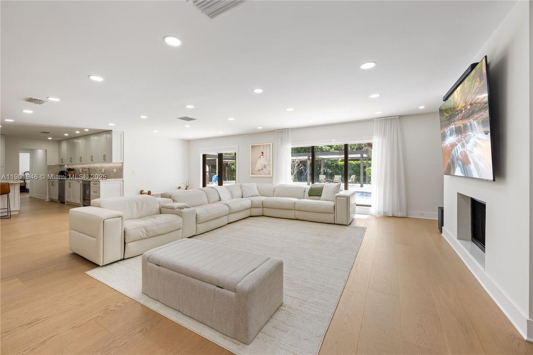 На продажу: $2,699,000 (5 спален, 5 ванн, 2901 Квадратных фут)