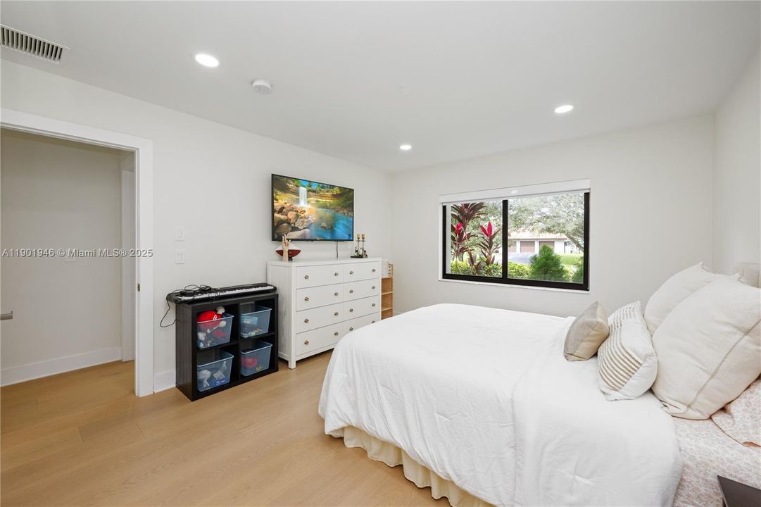 Bedroom with ensuite