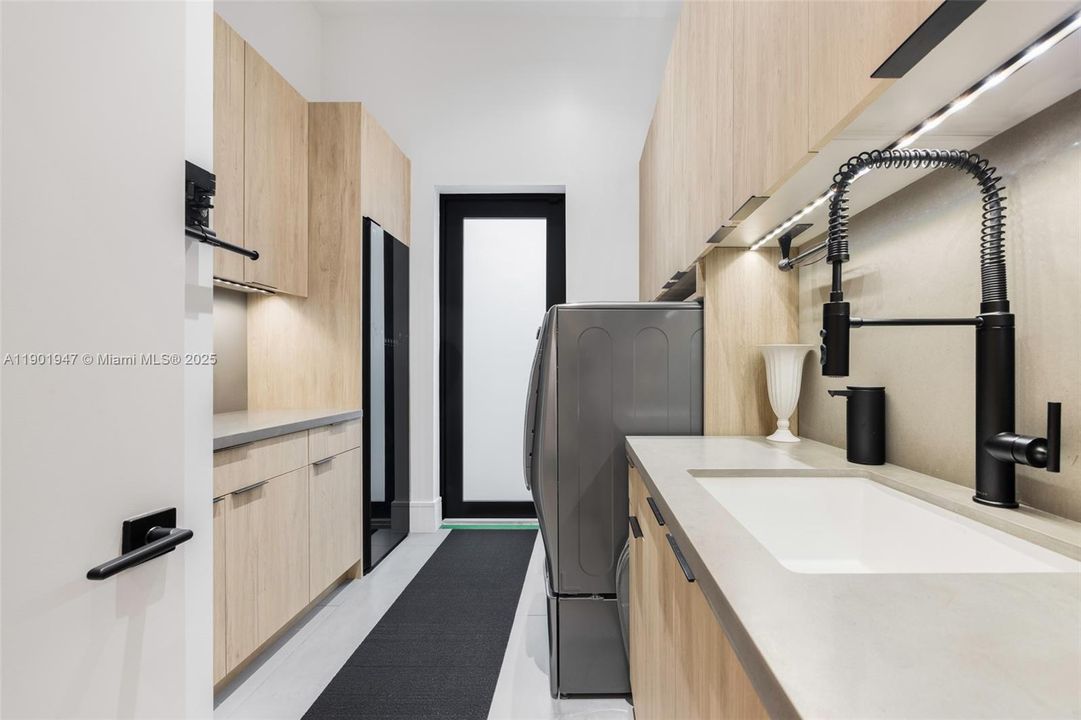 En Venta: $3,600,000 (5 camas, 5 baños, 3781 Pies cuadrados)