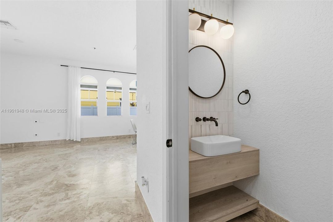 For Sale: $919,000 (3 beds, 3 baths, 2063 Square Feet)