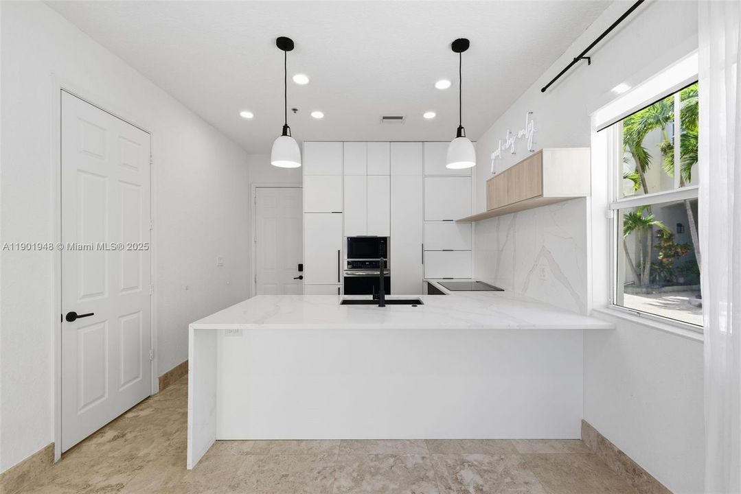 For Sale: $919,000 (3 beds, 3 baths, 2063 Square Feet)