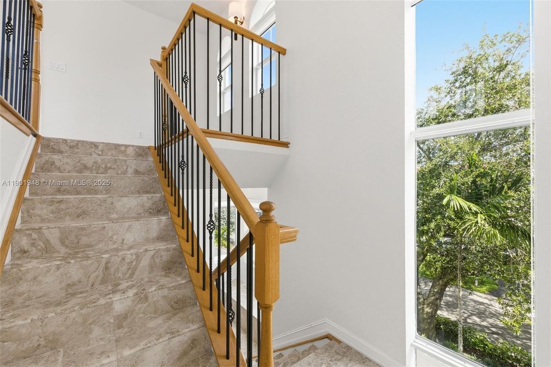 For Sale: $919,000 (3 beds, 3 baths, 2063 Square Feet)