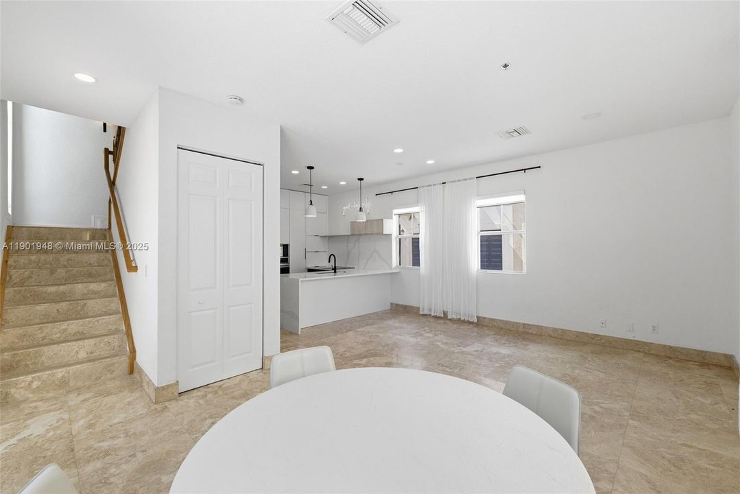 For Sale: $919,000 (3 beds, 3 baths, 2063 Square Feet)