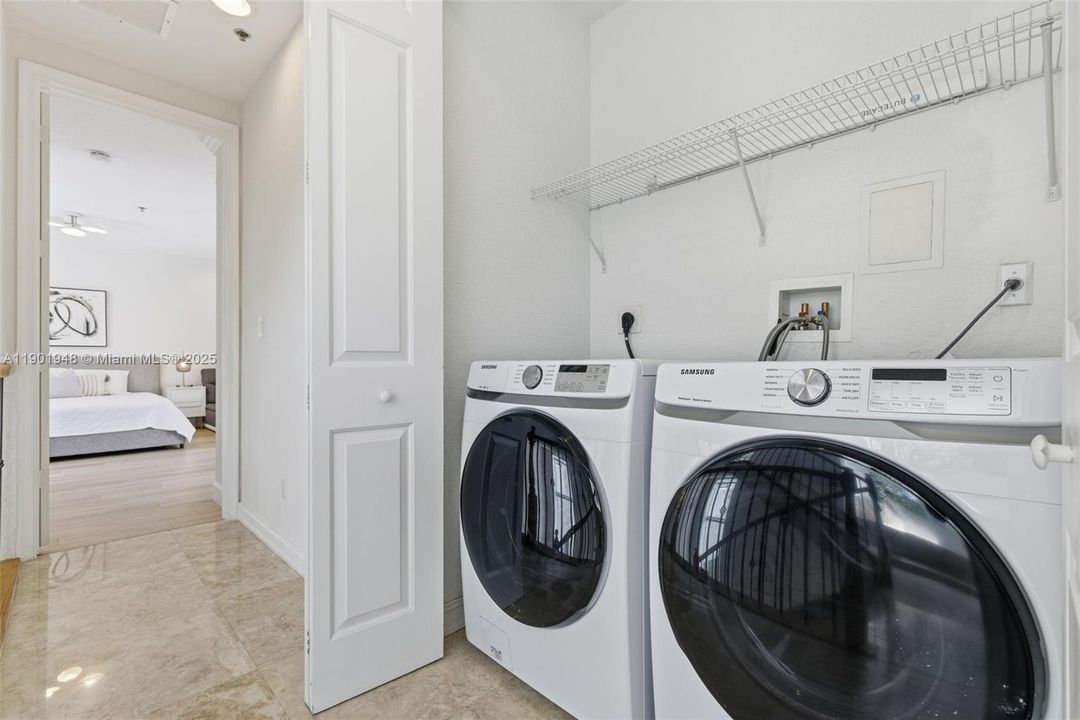 For Sale: $919,000 (3 beds, 3 baths, 2063 Square Feet)