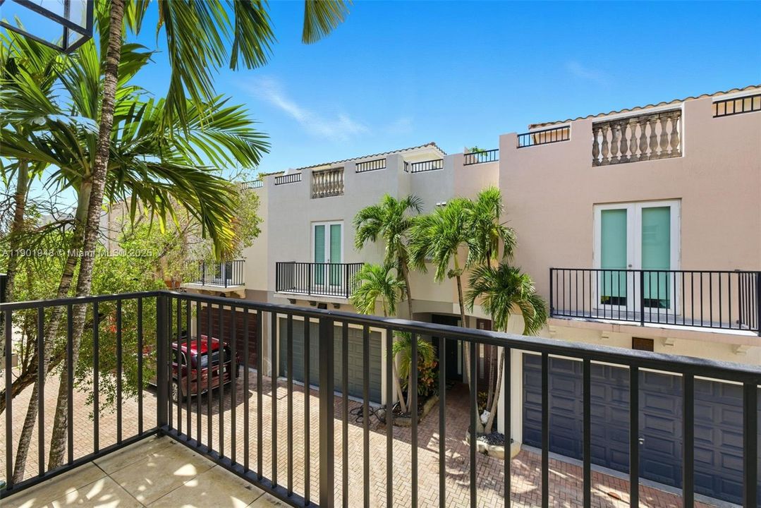 For Sale: $919,000 (3 beds, 3 baths, 2063 Square Feet)