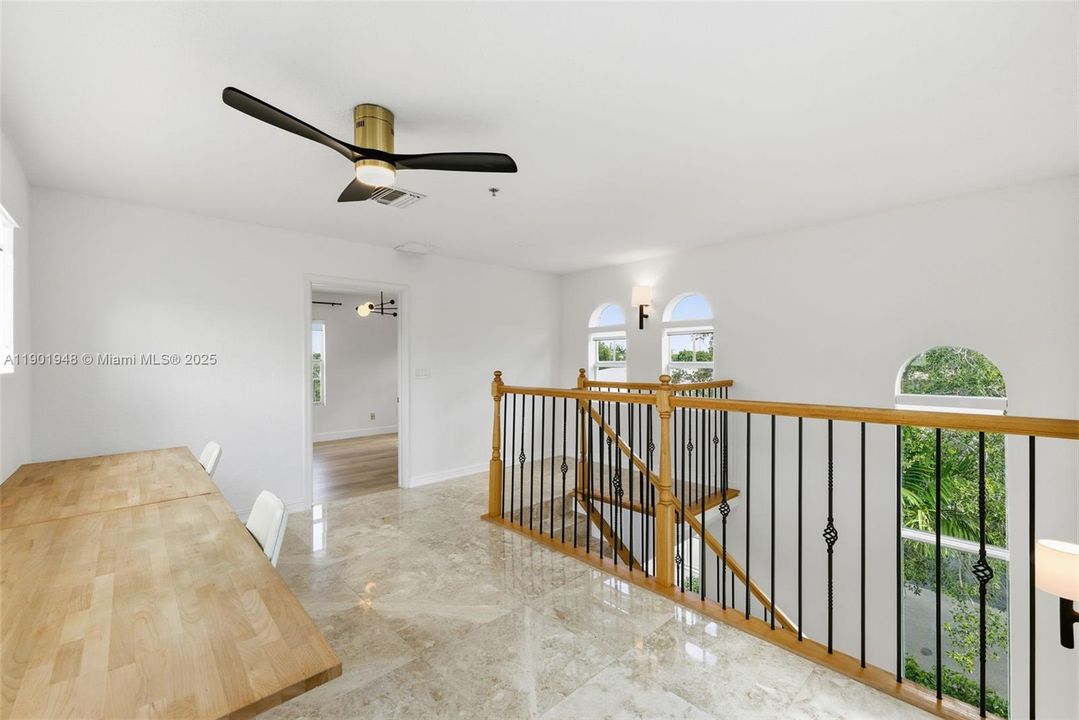 For Sale: $919,000 (3 beds, 3 baths, 2063 Square Feet)