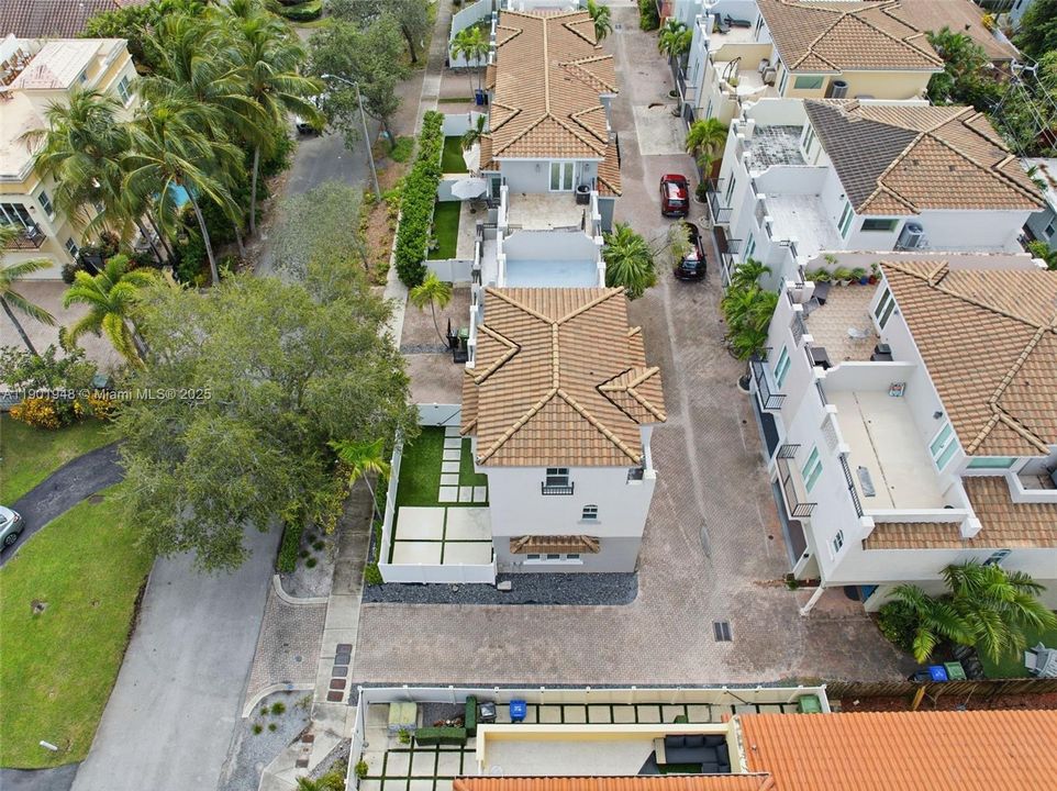 For Sale: $919,000 (3 beds, 3 baths, 2063 Square Feet)