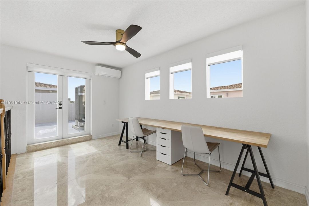 For Sale: $919,000 (3 beds, 3 baths, 2063 Square Feet)