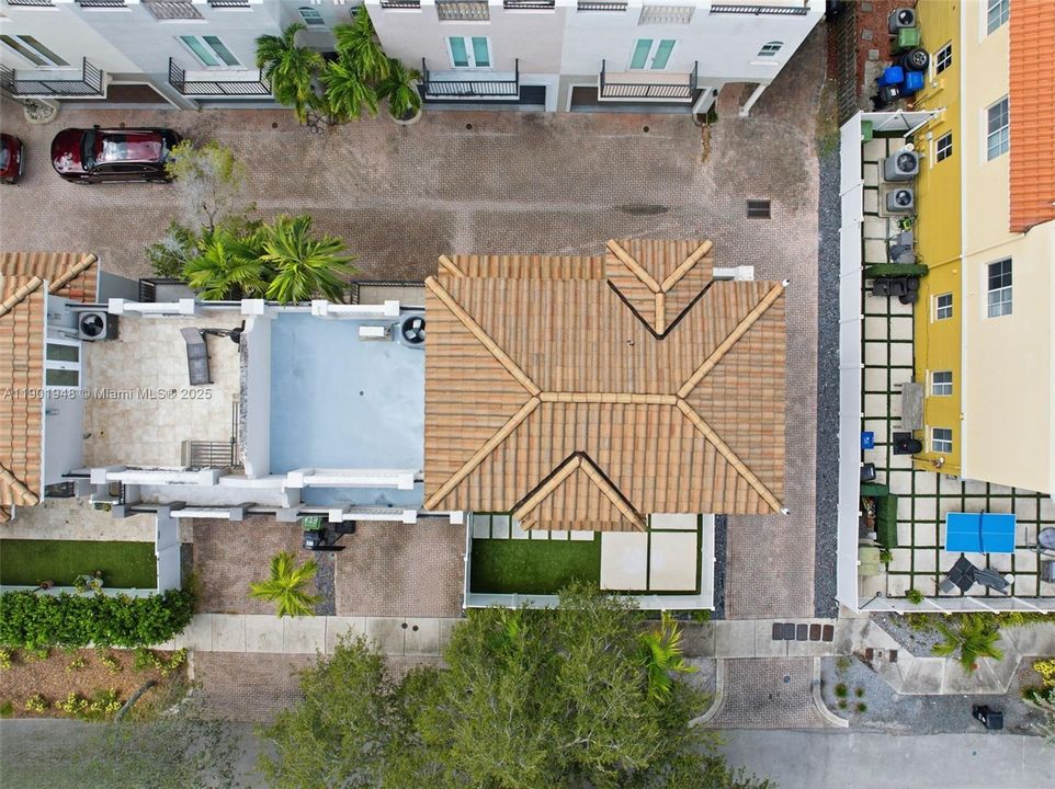 For Sale: $919,000 (3 beds, 3 baths, 2063 Square Feet)