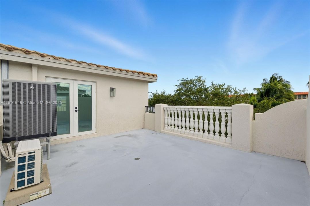 For Sale: $919,000 (3 beds, 3 baths, 2063 Square Feet)