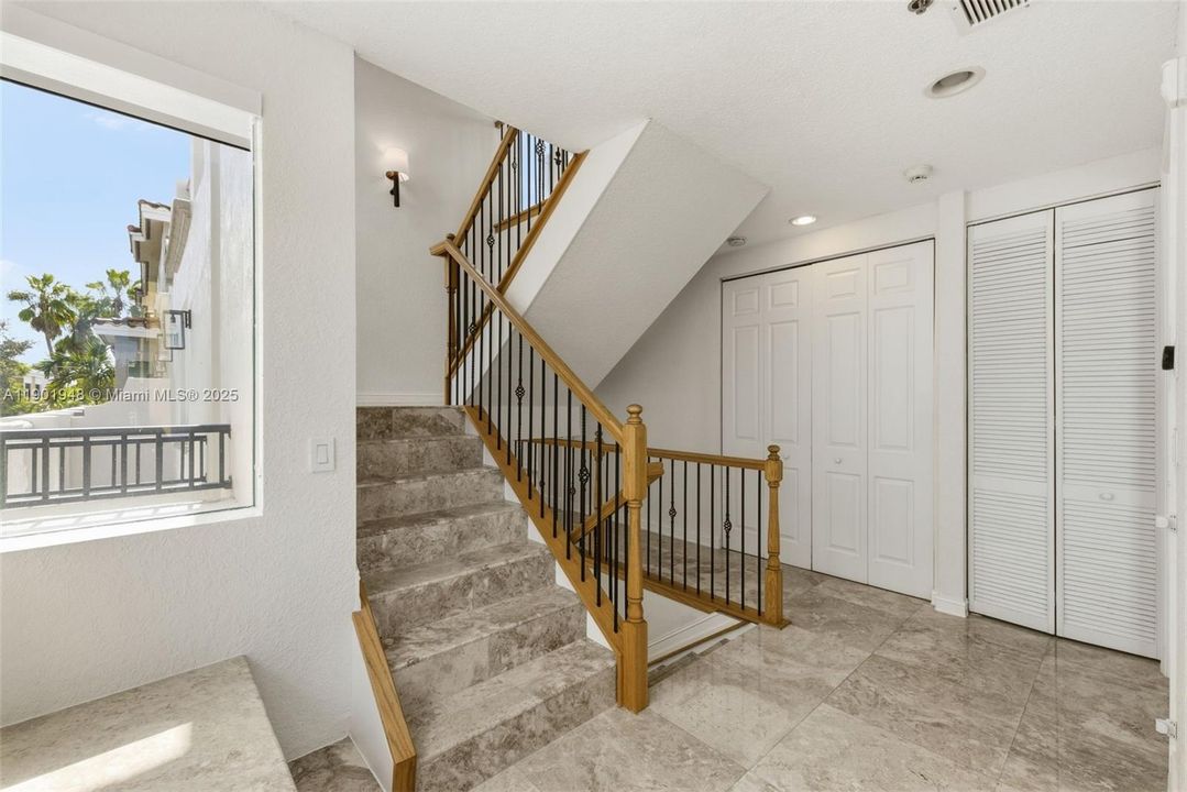 For Sale: $919,000 (3 beds, 3 baths, 2063 Square Feet)