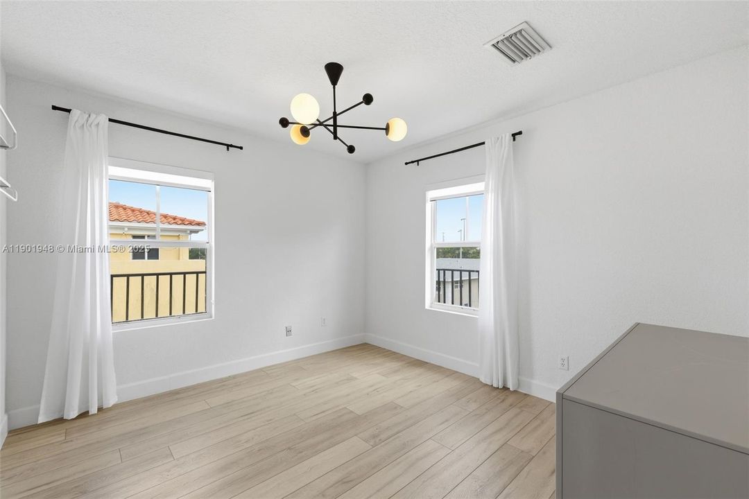 For Sale: $919,000 (3 beds, 3 baths, 2063 Square Feet)