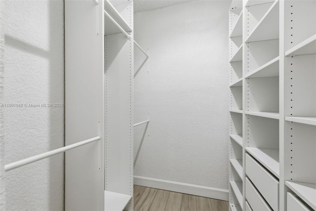 For Sale: $919,000 (3 beds, 3 baths, 2063 Square Feet)