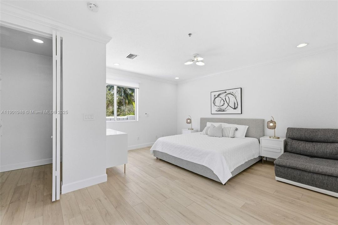 For Sale: $919,000 (3 beds, 3 baths, 2063 Square Feet)