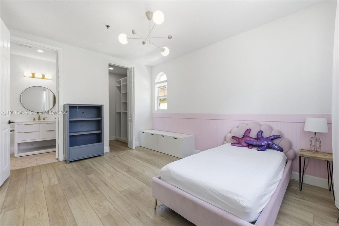 For Sale: $919,000 (3 beds, 3 baths, 2063 Square Feet)