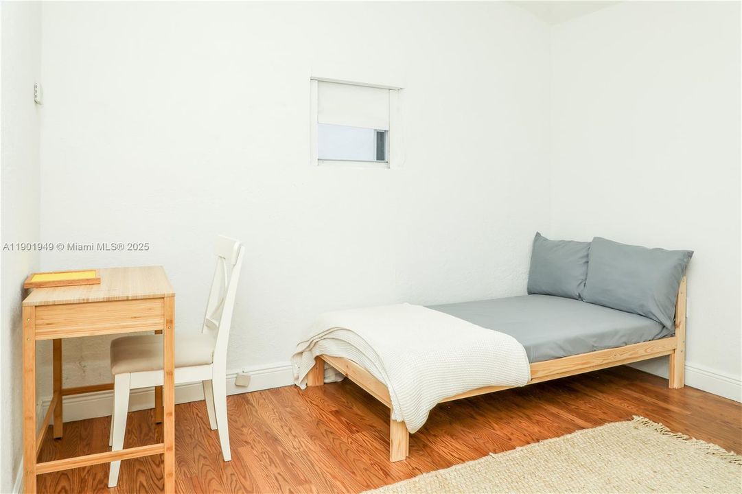 For Rent: $4,500 (3 beds, 2 baths, 1280 Square Feet)