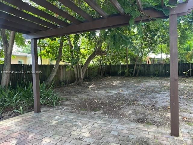 For Rent: $4,500 (3 beds, 2 baths, 1280 Square Feet)