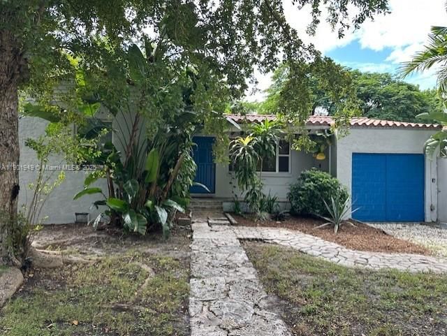 For Rent: $4,500 (3 beds, 2 baths, 1280 Square Feet)