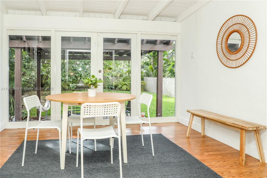 For Rent: $4,500 (3 beds, 2 baths, 1280 Square Feet)