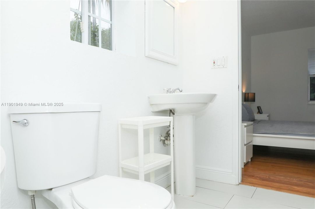 For Rent: $4,500 (3 beds, 2 baths, 1280 Square Feet)