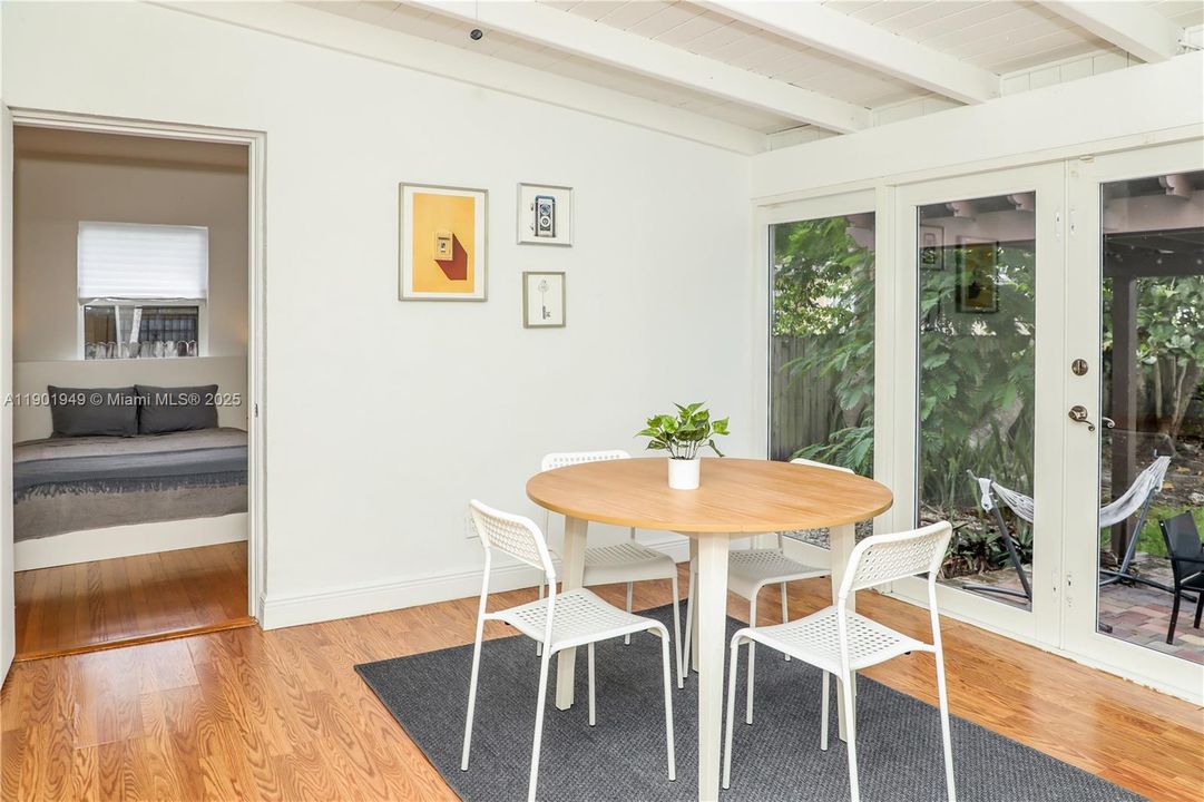 For Rent: $4,500 (3 beds, 2 baths, 1280 Square Feet)