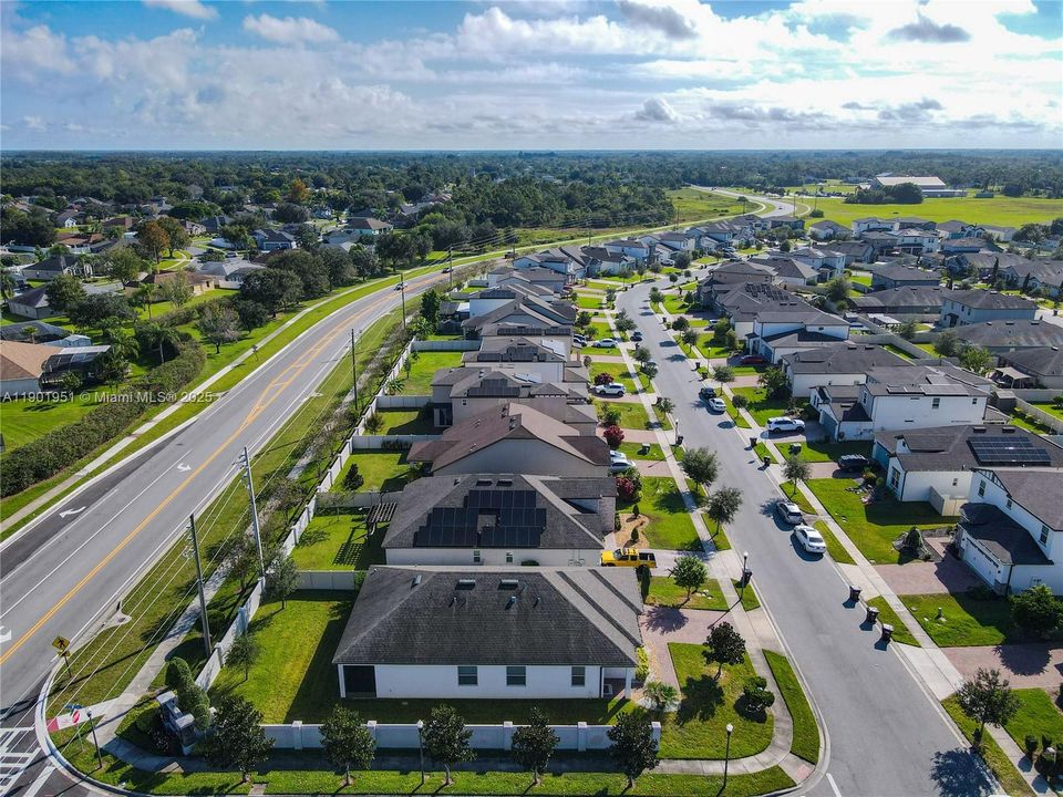 Под контрактом: $399,000 (4 спален, 2 ванн, 2092 Квадратных фут)