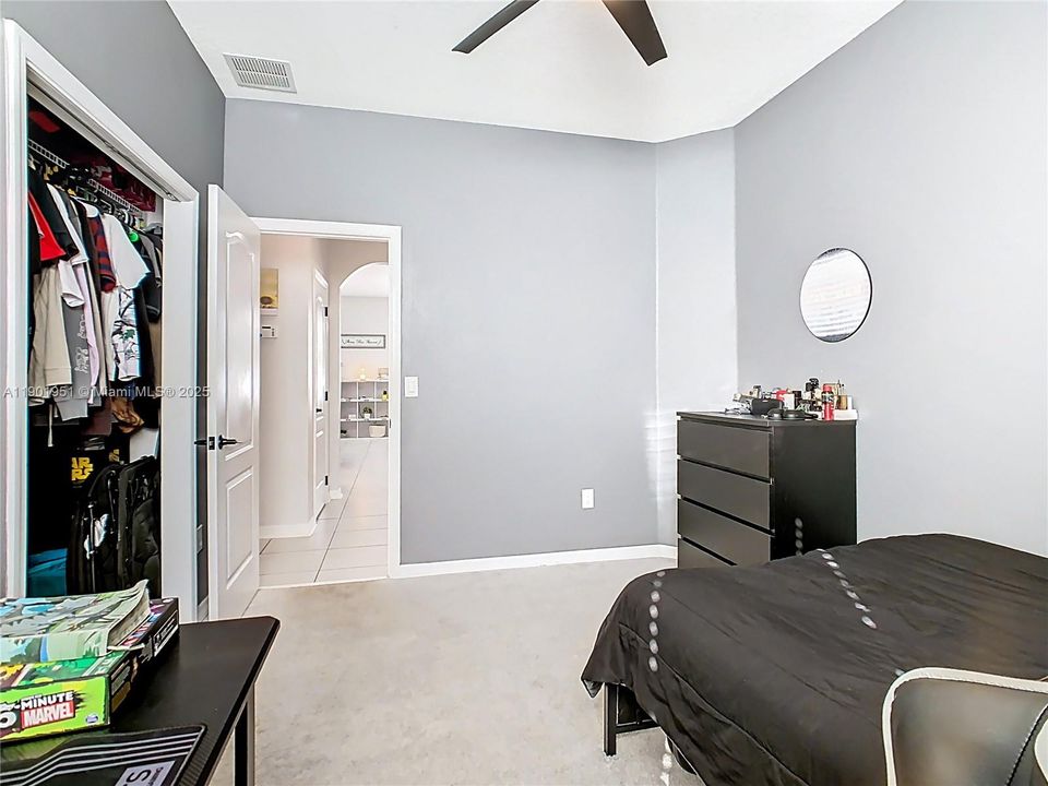 Под контрактом: $399,000 (4 спален, 2 ванн, 2092 Квадратных фут)