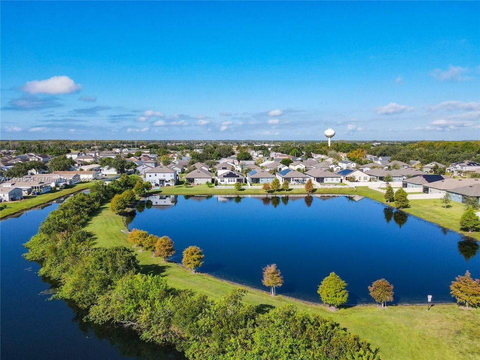 Под контрактом: $399,000 (4 спален, 2 ванн, 2092 Квадратных фут)