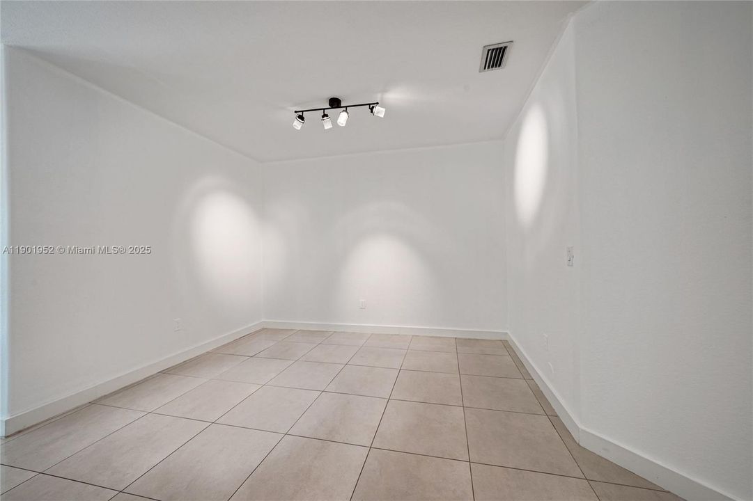 待售: $590,000 (3 贝兹, 2 浴室, 1690 平方英尺)