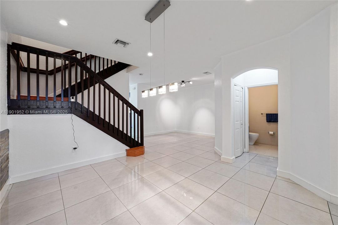 待售: $590,000 (3 贝兹, 2 浴室, 1690 平方英尺)