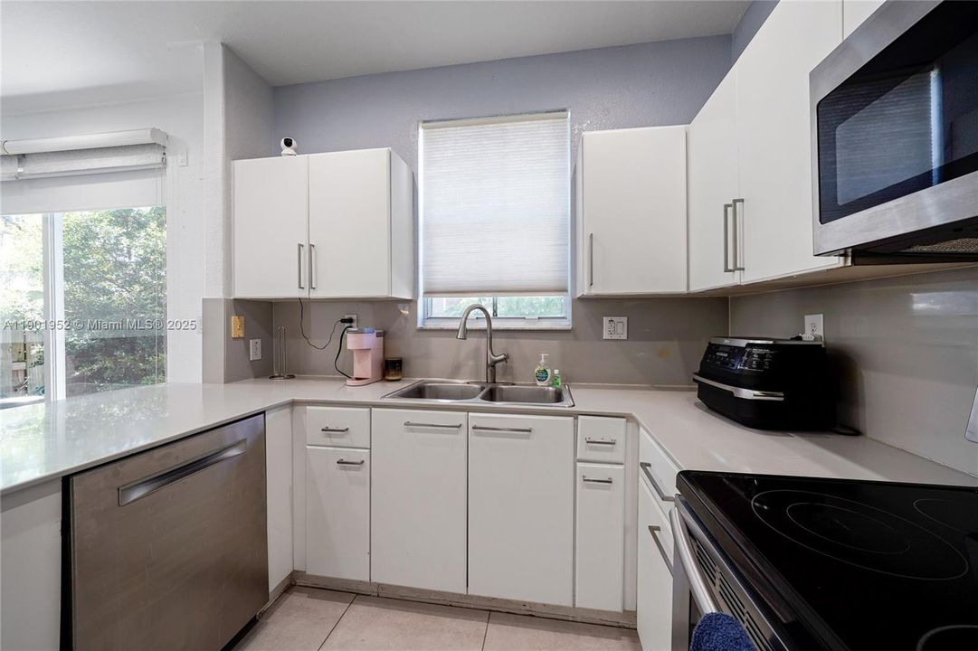 待售: $590,000 (3 贝兹, 2 浴室, 1690 平方英尺)